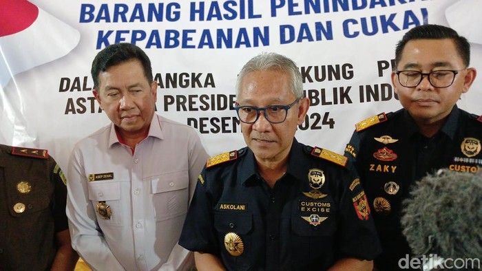Dirjen Bea Cukai, Askolani saat memberikan keterangan di Batam, Kepulauan Riau