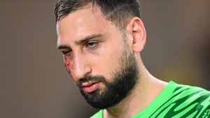 Foto: Detik-detik Wajah Donnarumma Kena Hantam sampai Robek