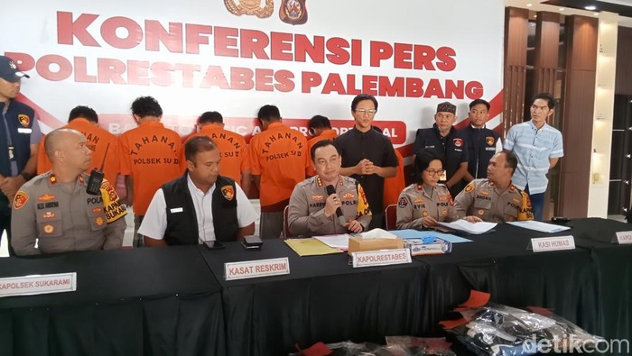Enam tersangka curanmor diamankan, beraksi dengan hunting motor yang kuncinya ditinggal.