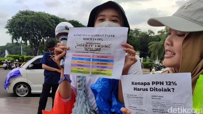 Gen-Z hingga K-Popers menggelar unjukrasa di Taman Aspirasi, Monas, Jakarta, Kamis (19/12/2024). Mereka kompak menolak PPN 12%.