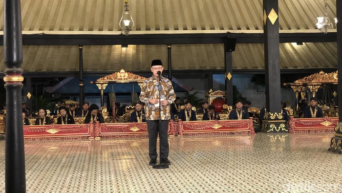 Haedar Nashir saat menyampaikan orasi usai menerima Anugerah Hamengku Buwono IX di Jogja, Kamis (19/12/2024).