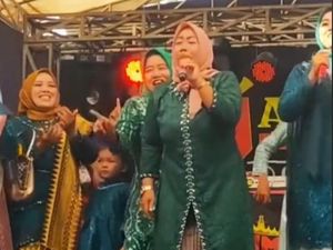 Fakta dan Lirik Lengkap Lagu Viral Waktu Ku Kecil oleh Emak-emak