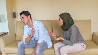 Suami Laporkan Istri ke Polisi Setelah Dituduh Selingkuh karena Ramalan Online Suami Laporkan Istri ke Polisi Setelah Dituduh Selingkuh karena Ramalan Online