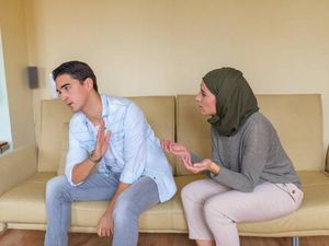 Suami Sengaja Tidak Bicara dengan Istri karena Marah, Bolehkah?