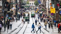 Finlandia menawarkan fleksibilitas luar biasa dalam pengaturan kerja. Sejak 1996, undang-undang memperbolehkan sebagian besar pekerja memilih jam kerja mereka. Ditambah lingkungan kerja yang kolaboratif dan waktu cuti yang panjang, Finlandia sering menduduki peringkat teratas untuk work-life balance. Getty Images/peeterv