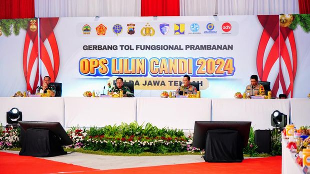 Kapolri Jenderal Listyo Sigit Prabowo Tinjau Gerbang Tol Fungsional Prambanan