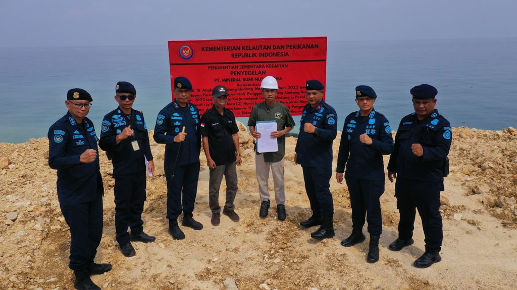 Kementerian Kelautan dan Perikanan (KKP) menghentikan dua operasional proyek Penanaman Modal Asing (PMA) pembangunan jetty yang tidak dilengkapi dengan dokumen Persetujuan Kesesuaian Kegiatan Pemanfaatan Ruang Laut (PKKPRL) di Morowali, Sulawesi Tengah. (Dok. DITJEN PSDKP KKP)