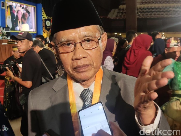 Ketua Umum Pimpinan Pusat (PP) Muhammadiyah, Haedar Nashir, di acara Dies Natalis UGM, Sleman, DIY, Kamis (19/12/2024).