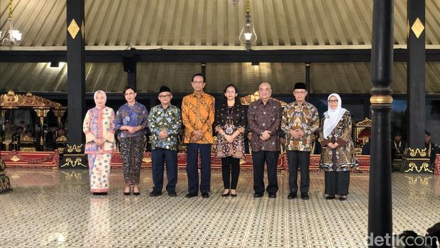 Malam Orasi Penerima Anugerah Hamengku Buwono IX di Kagungan dalem Bangsal Sri Menganti, Kompleks Keraton Yogyakarta, Kamis (19/12) malam.