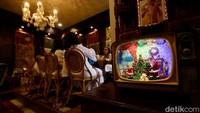 Pengunjung harus melakukan reservasi untuk bisa makan di restoran ini.  