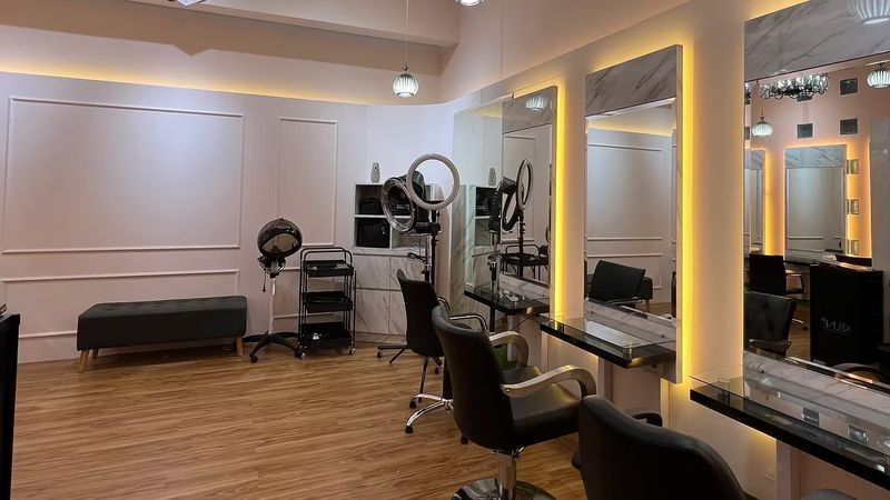 Moir Salon For Ladies