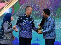 Momen Menperin Beri Penghargaan Bagi Penggiat IKM