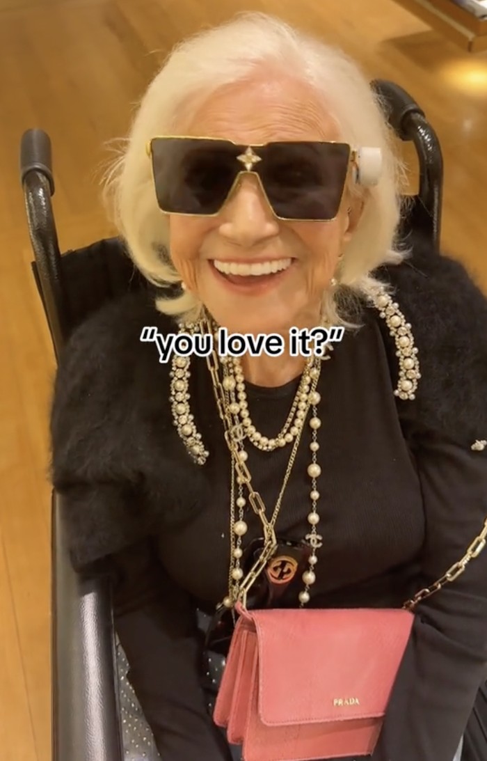 Nenek 101 tahun viral