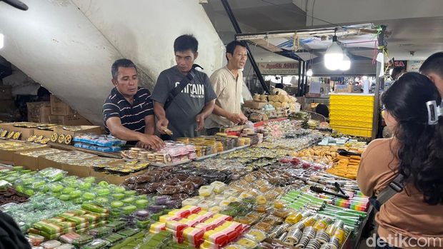 Pedagang kue basah di Pasar Senen. (Rifka/detikcom)