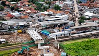 Jalan layang itu membentang sepanjang 254 meter. 