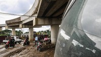 Jalan layang senilai Rp 50 miliar tersebut untuk mengatasi kemacetan di pelintasan sebidang Stasiun Tenjo. 