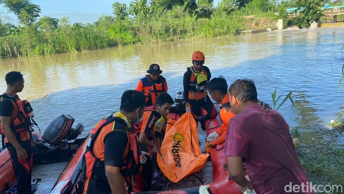 Pencarian remaja yang tenggelam di dam Sungai Lamongan