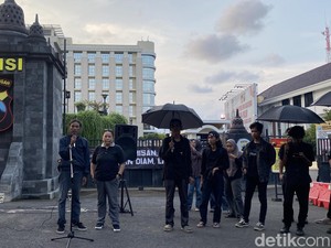 Ayah Gamma Korban Penembakan Aipda Robig Ikut Aksi Kamisan Semarang