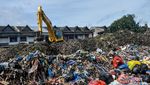 Foto Udara Sampah Menggunung di Pasar Induk Caringin