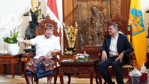 Pj Ketum PBB, Fahri Bachmid, menemui Pj Gubernur Bali, Sang Made Mahendra Jaya, Kamis (19/12/2024). Pertemuan terkait gelaran Mukatamar PBB di Bali Januari 2025. (Dok. Pemprov Bali)