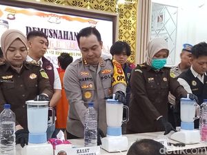 Polisi Musnahkan Narkoba 2,1 Kg dari 5 Tersangka di Palembang