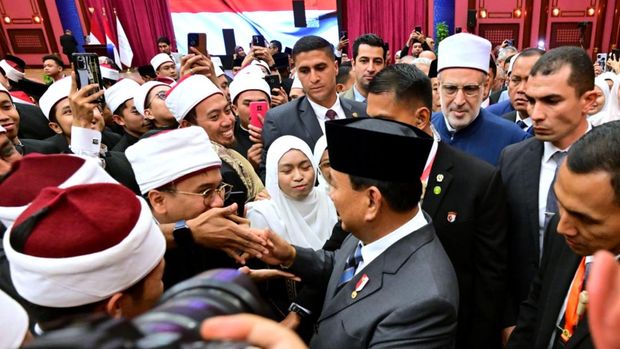 Prabowo bercerita ini di depan ribuan pelajar asal Indonesia di Universitas Al - Azhar, Kairo, Mesir, Rabu (18/12/2024). (Dok. Biro Pers Sekretariat Presiden/Rusman)) bercerita ini di depan ribuan pelajar asal Indonesia di Universitas Al - Azhar, Kairo, Mesir, Rabu (18/12/2024). (Dok. Biro Pers Sekretariat Presiden/Rusman))