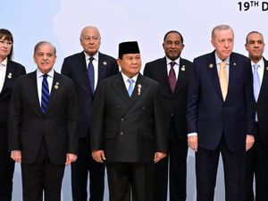 Disambut Presiden Republik Arab Mesir, Prabowo Hadiri KTT D-8 di Kairo
