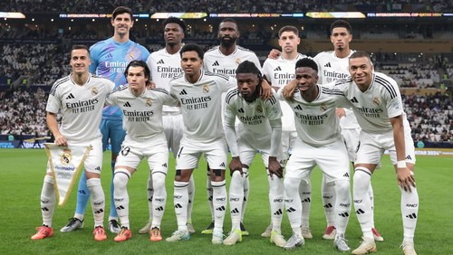 DOHA, QATAR - DECEMBER 18: Real Madrid players pose for a team photo on the pitch ahead of the FIFA Intercontinental Cup between Real Madrid and CF Pachuca at Lusail Stadium on December 18, 2024 in Doha, Qatar.  (Photo by Mohamed Farag - FIFA/FIFA via Getty Images)