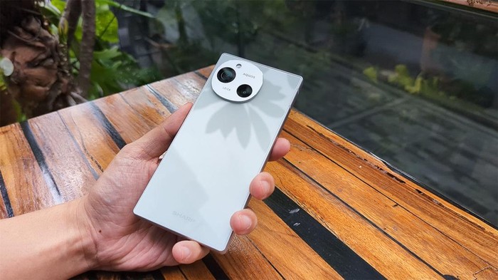Review Kamera Sharp Aquos R9