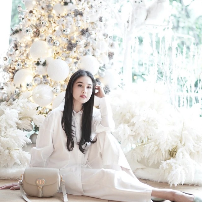 Foto Pohon Natal Mewah Sandra Dewi dari Tahun ke Tahun Sebelum Suami Dipenjara