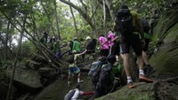 Ezequiel da Luz diajak menyusuri rute inklusif ke Pedra da Gavea bersama sebuah organisasi yang bertujuan untuk meningkatkan aksesibilitas di jalur pendakian.
