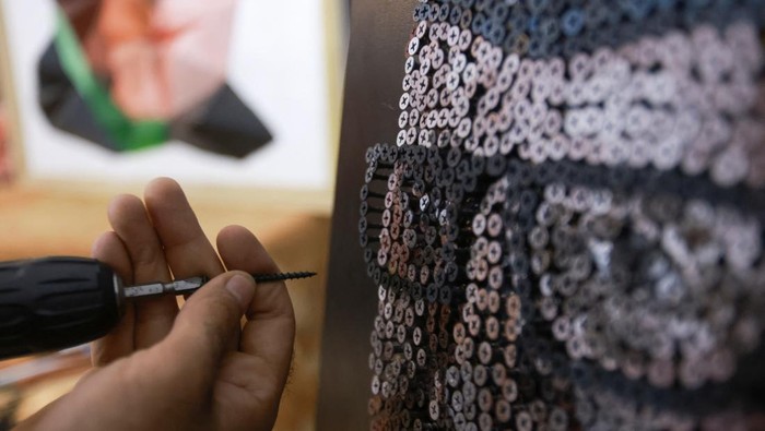 Seniman Irak Daur Ulang Barang Bekas Jadi Karya Seni Unik