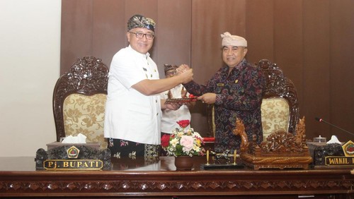 Sidang Paripurna Dewan, terkait penetaman 4 Ranperda menjadi perdadi Ruang Sidang Utama Kantor DPRD Gianyar, Kamis (19/12/2024).