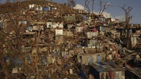 Siklon Chido, badai terkuat yang melanda Mayotte dalam lebih dari 90 tahun, menyebabkan kerusakan parah di wilayah seberang laut Prancis ini. (AP/Adrienne Surprenant)