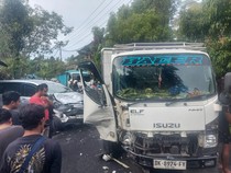 Tabrakan Mobil Vs Truk di Gianyar, 4 Wisatawan India Jadi Korban