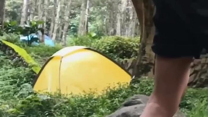 Tenda goyang mesum sejoli di Bumi Perkemahan Bedengan,Dau, Malang