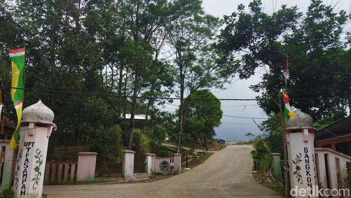 TPA Bangkonol dijadikan tempat penampungan sampah dari Pemkab Serang dan Tangsel. (Aris Rivaldo/detikcom)