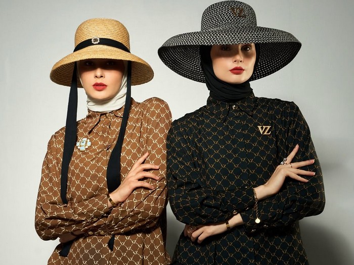 Tren hijab motif monogram populer sepanjang tahun 2024.