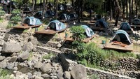 aliran air sungai di sepanjang jalur camping