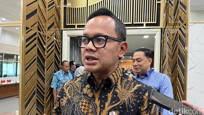 Wamendagri Bima Arya di Balai Kota Surabaya.