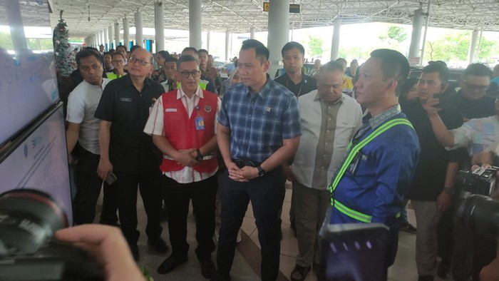 AHY mengecek Bandara Juanda Sidoarjo.
