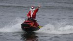 Aksi Sinterklas di Brasil Antar Hadiah Naik Jet Ski