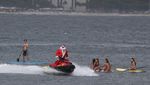 Aksi Sinterklas di Brasil Antar Hadiah Naik Jet Ski