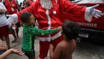 Aksi Sinterklas di Brasil Antar Hadiah Naik Jet Ski