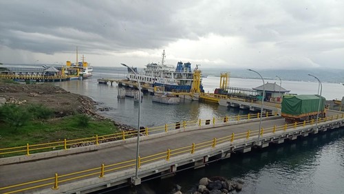 Aktivitas penyeberangan di Pelabuhan Gilimanuk, Jembrana, Bali, Jumat (20/12/2024). (I Putu Adi Budiastrawan/detikBali)