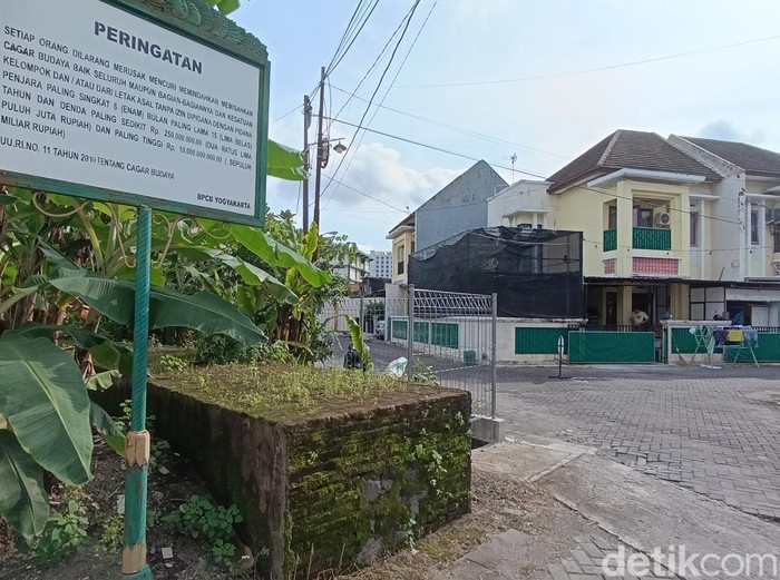 Benteng tersisa dari Cagar Budaya Ambarketawang yang terletak di tengah perumahan Metro Harmoni Ambarketawang.