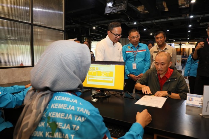Bima Arya cek pelayanan di MPP Kota Surabaya