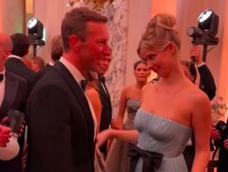 Putrinya Sempat Dicap Mean Girl, Chris Martin Ungkap Rasanya Hadir di Le Bal