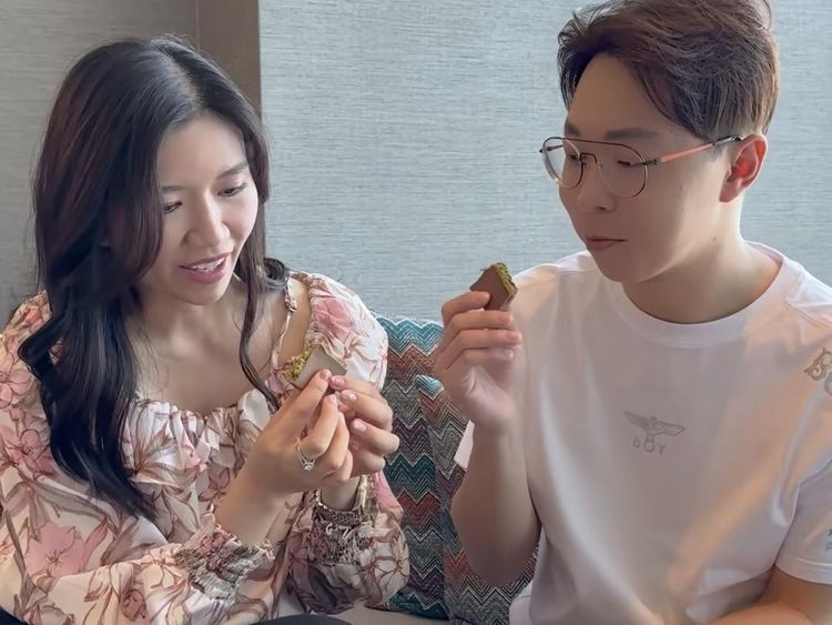 dr. Richard Lee Rajin Ajak Istri Santap Makanan Enak Berharga Selangit