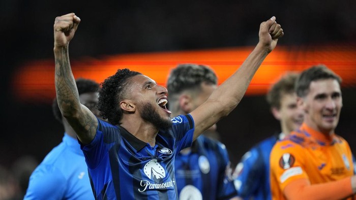Atalantas Ederson celebrates after winning the Europa League final soccer match between Atalanta and Bayer Leverkusen at the Aviva Stadium in Dublin, Ireland, Wednesday, May 22, 2024. (AP Photo/Kirsty Wigglesworth)